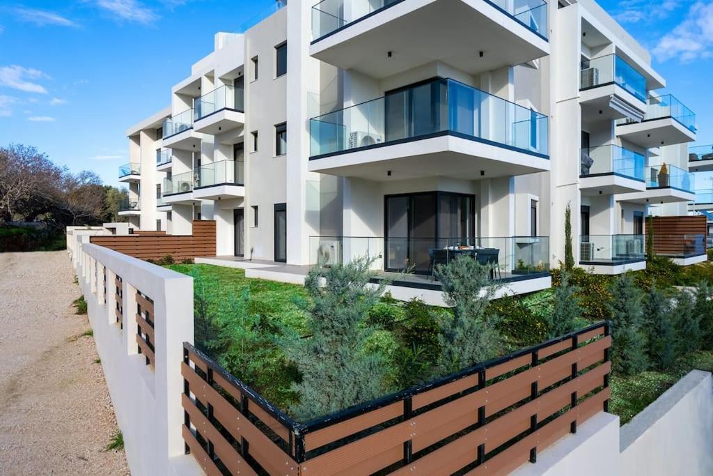 Maison Du Jardin 2-bedroom Private Outdoor Jacuzzi Rhodes City