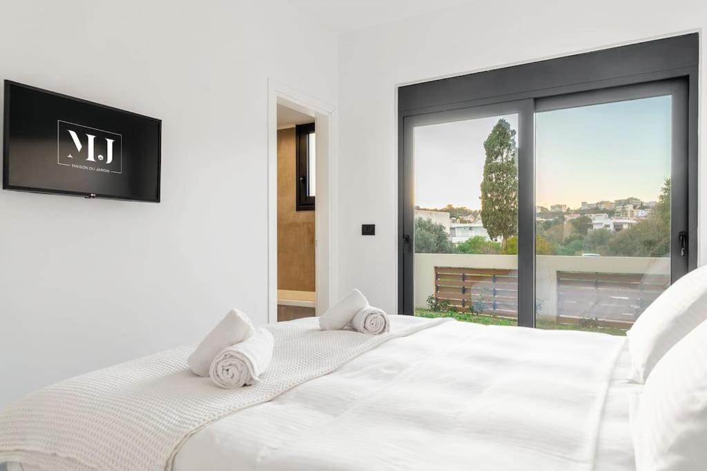 Maison Du Jardin 2-bedroom Private Outdoor Jacuzzi Rhodes City